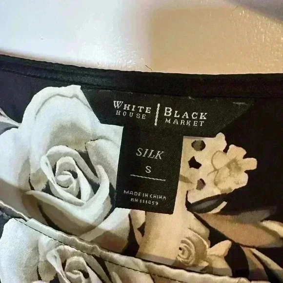 White House Black Market Floral 100% Silk Blouse - Small - Picture 4 of 5